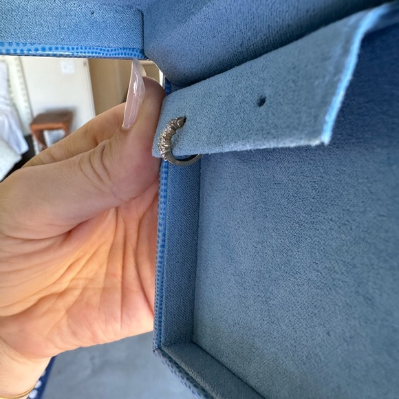 Sydney Evan single small diamond and good huggie hoop - Picture 5 of 7